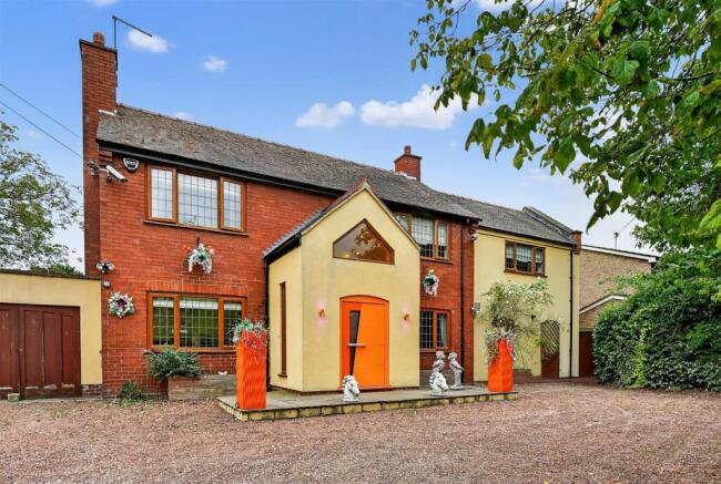 4 bed Detached for sale Image 7