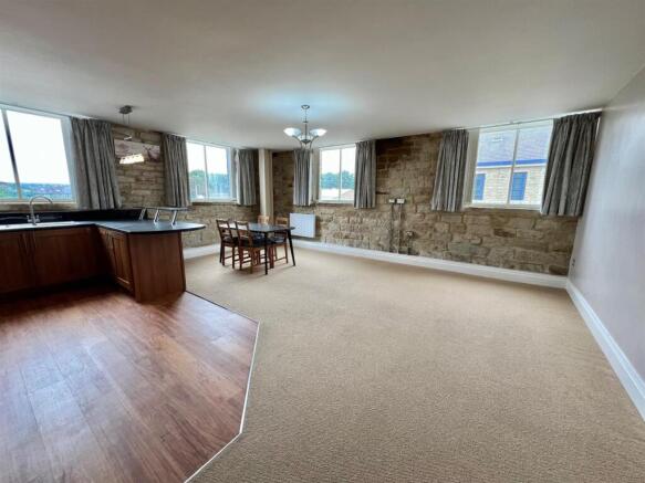 2 bed Flat for sale Image 5