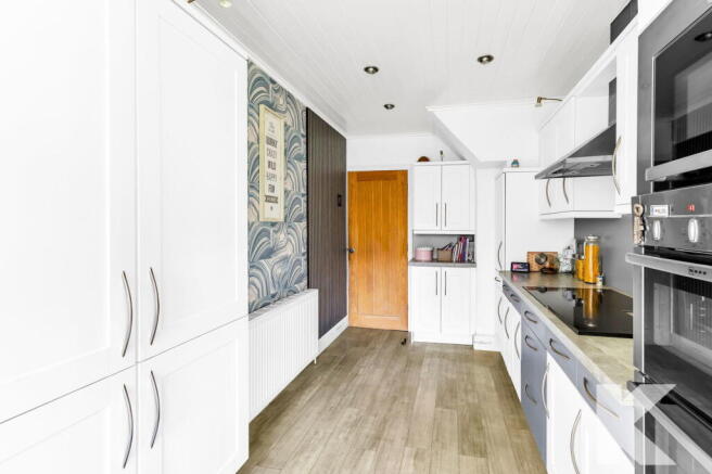 5 bed Semi-Detached for sale Image 10