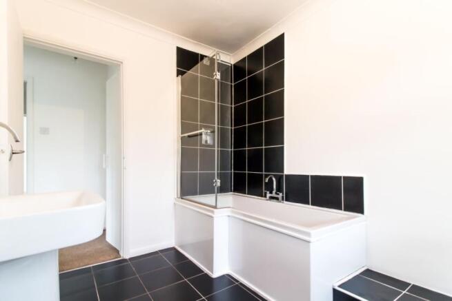 Family Bathroom / WC