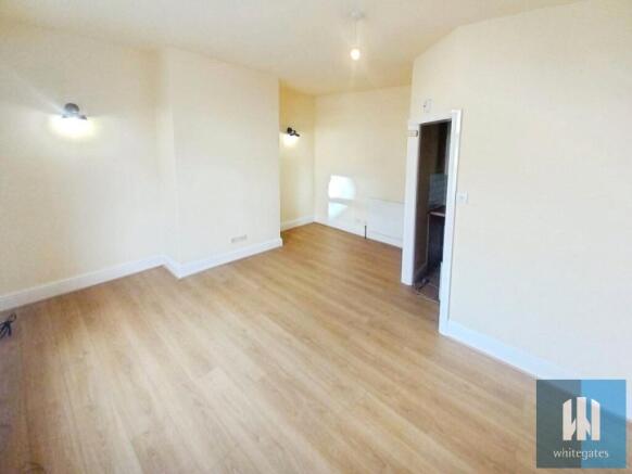 2 bed Terraced to rent Image 3