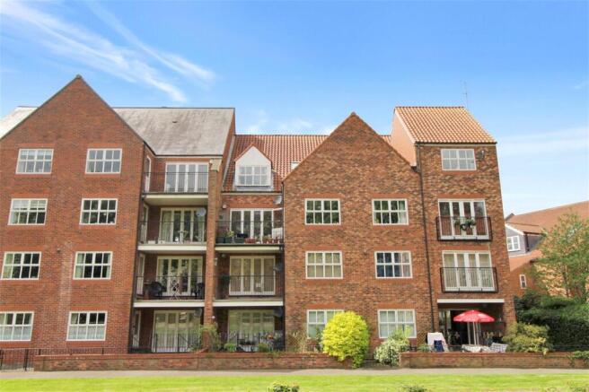 2 bed Apartment to rent Image 8