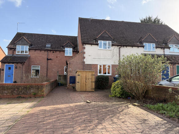 2 Bedroom Mid Terrace House For Sale