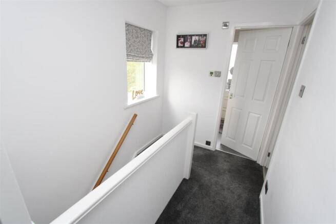 3 bed Semi-Detached for sale Image 9