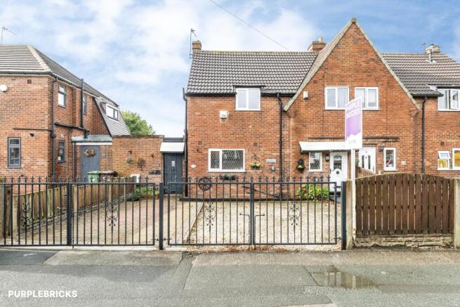 3-bed semi-detached on Broadway, Pontefract, WF8, £175,000