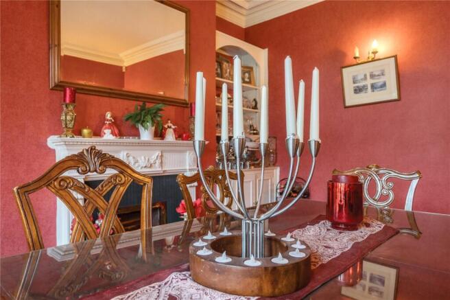 5 bed Detached for sale Image 8