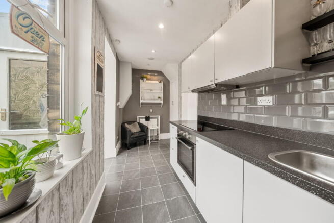 3 bed Terraced for sale Image 6