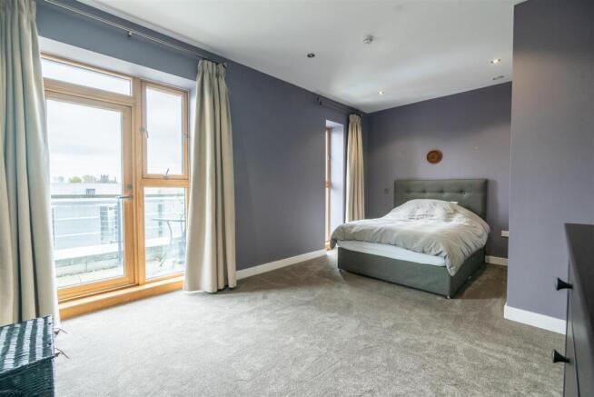2 bed Penthouse for sale Image 12