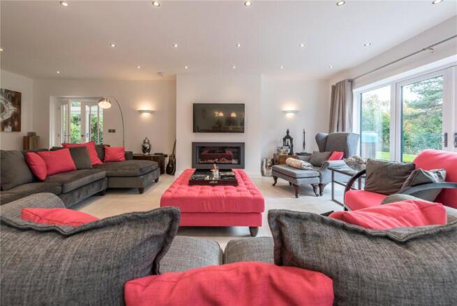 6 bed Detached for sale Image 4