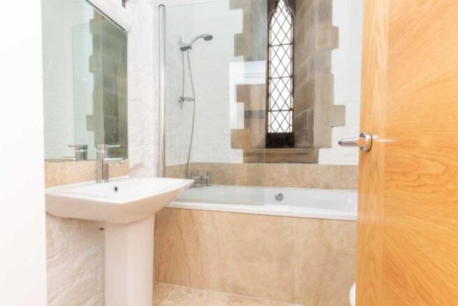 2 bed Character Property to rent Image 11
