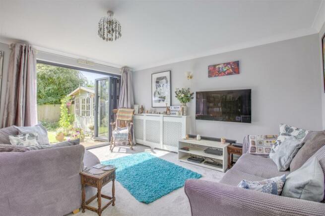 27 Wrights Lane, HP16 0LQ-7.jpg