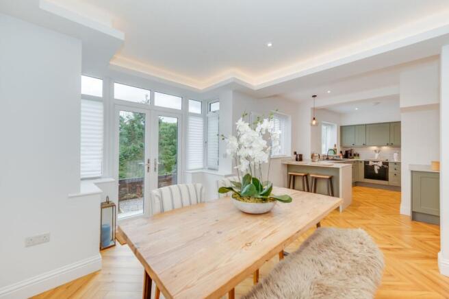 KITCHEN/DINER AND LOUNGE