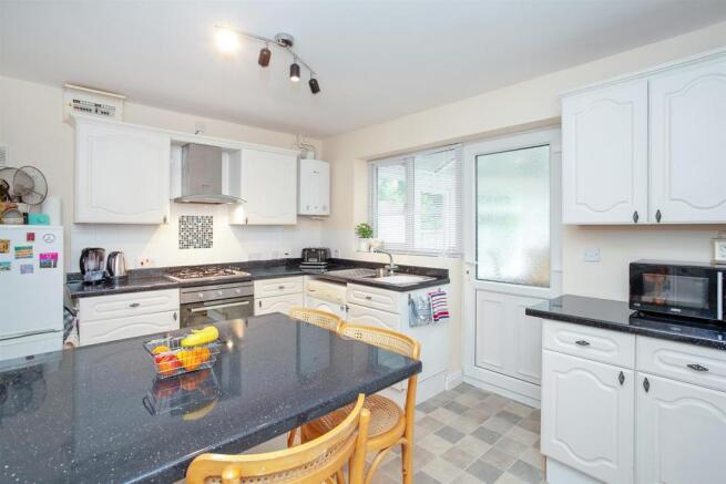 Kitchen 2.jpg