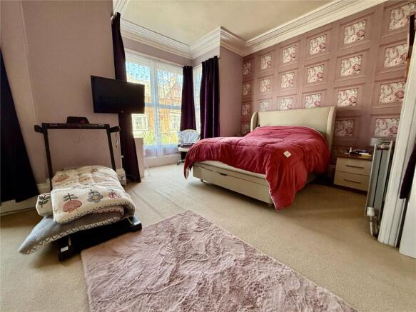 8 bed House for sale Image 10