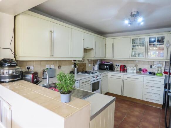 Kitchen 2.JPG