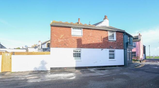 3 Bedroom End of Terrace Home