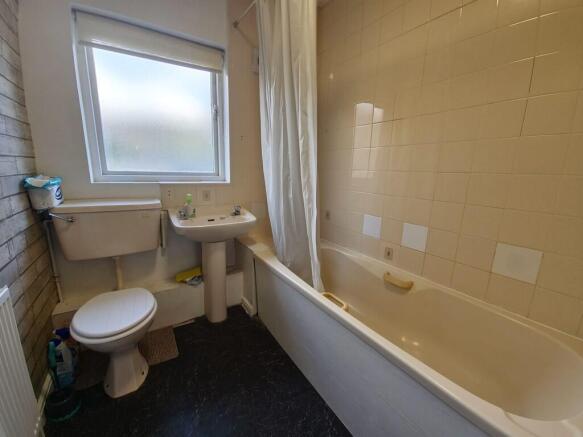 3 bed Semi-Detached to rent Image 11