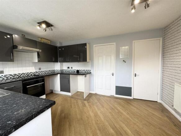 3 bed Semi-Detached for sale Image 9