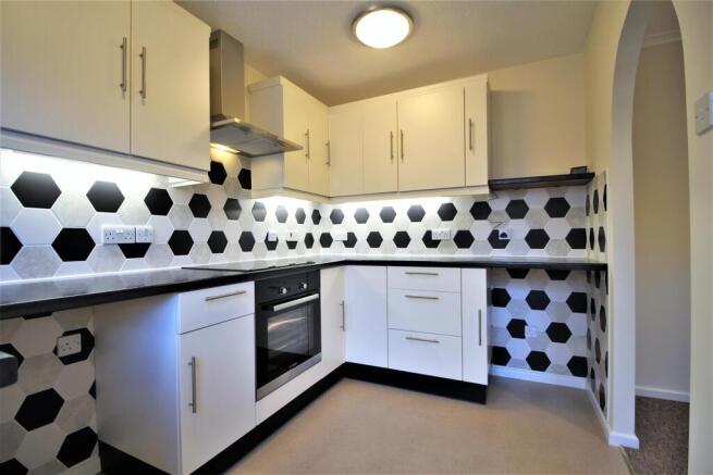 Kitchen (2).JPG