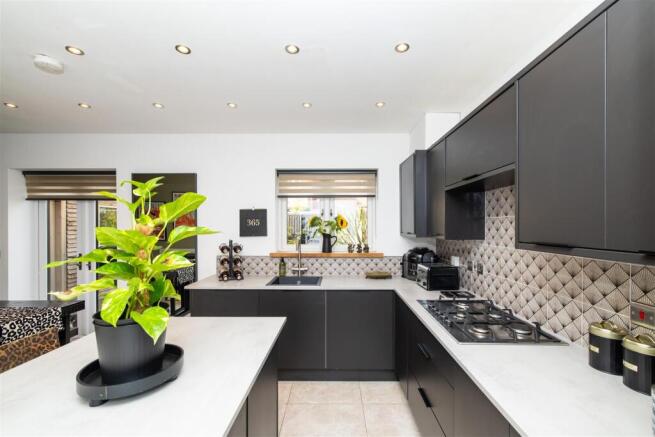 4 bed Terraced for sale Image 5