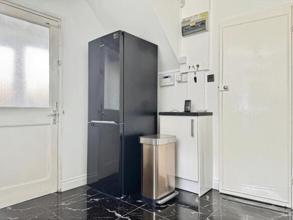 2 bed Semi-Detached to rent Image 10
