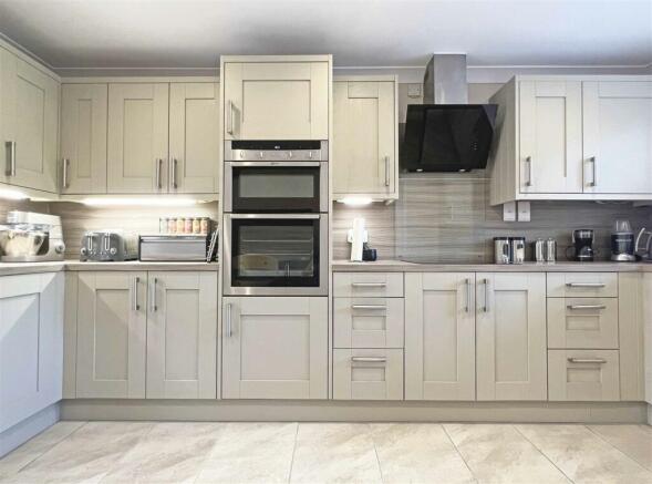 Kitchen b.jpg