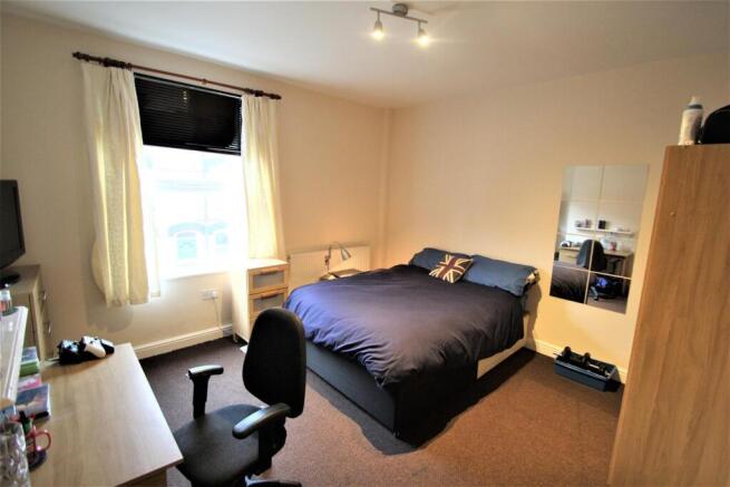 6 bed Terraced to rent Image 4