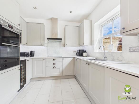 EweMove Estate Agents Basingstoke -Rockbourne Road