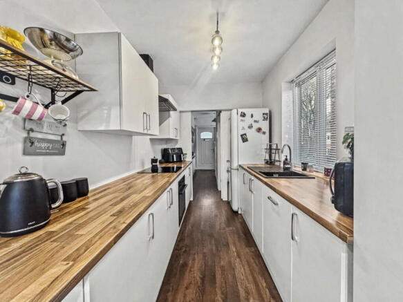 3 bed Semi-Detached for sale Image 7
