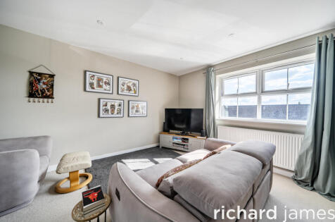 Cloatley Crescent, Royal Wootton Bassett, SN4