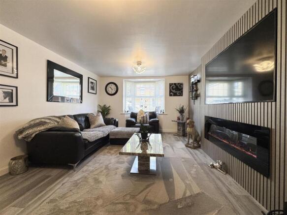 4 bed Detached for sale Image 6