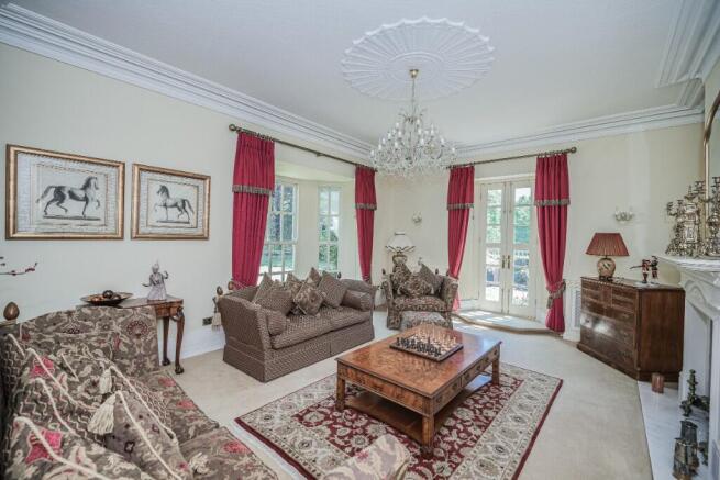 5 bed Detached for sale Image 11