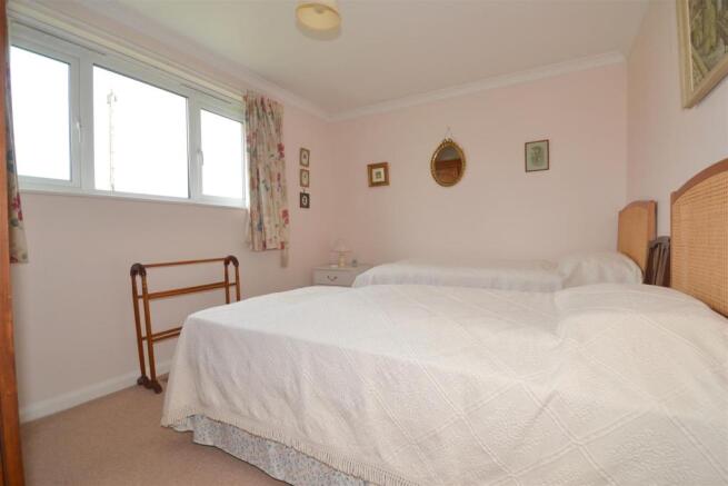 bed2.jpg