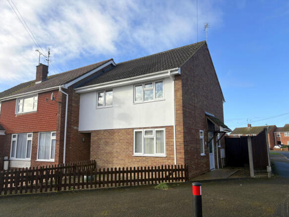 3 Bedroom End Terrace House for Sale