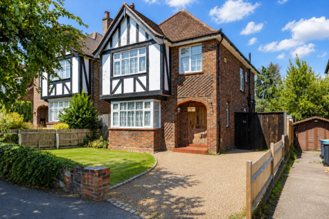 Elmcroft Drive, Chessington, KT9