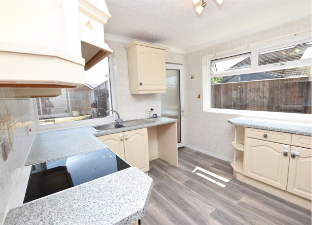 KITCHEN (REAR)