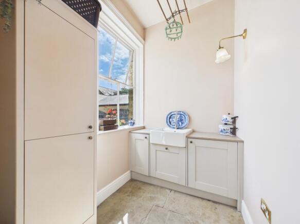 3 bed Apartment for sale Image 6