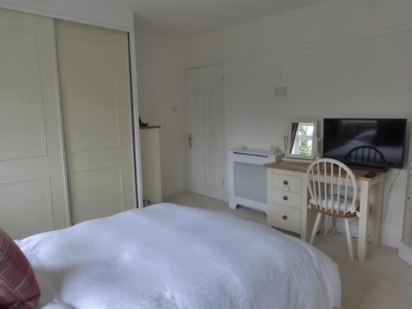 Bedroom 1 (2).JPG