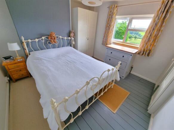Bedroom 1.jpg