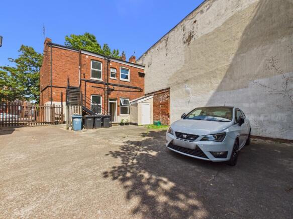 3 bed Flat for sale Image 9