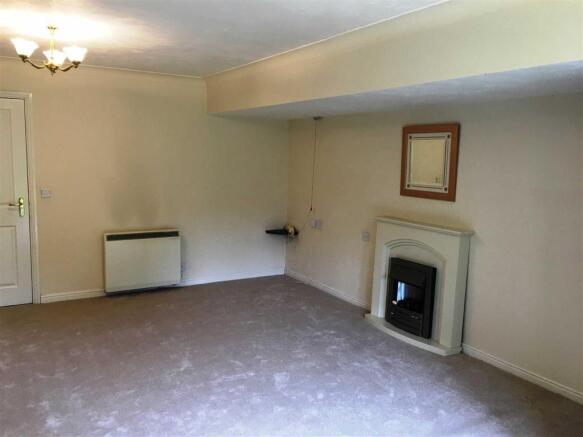 LIVING ROOM / DINING ROOM