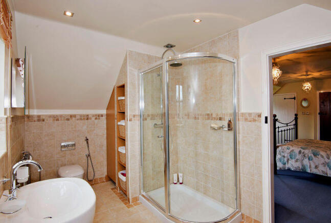 En-suite to Master Bedroom