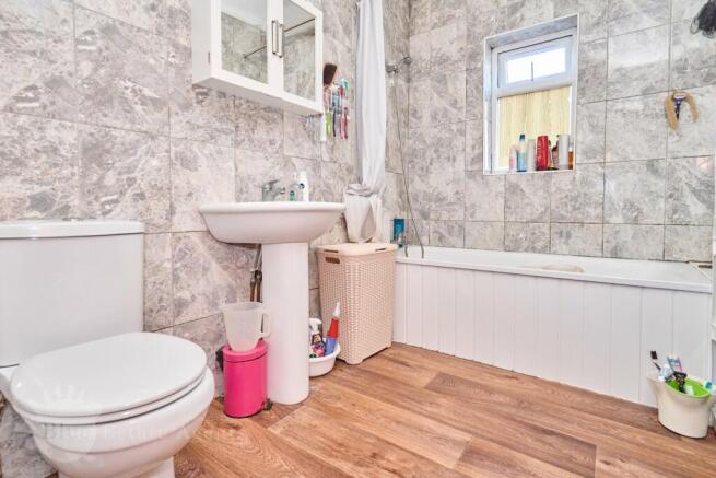 Family Bathroom Suit