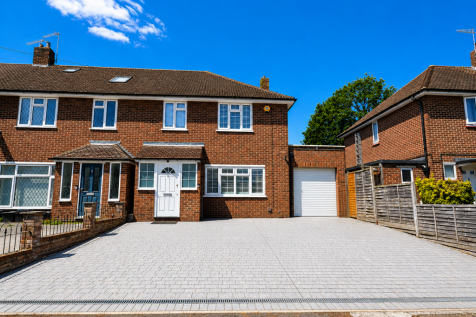 Tudor Avenue, Waltham Cross, EN7