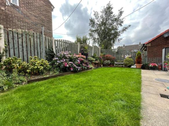 2 bed Apartment to rent Image 10