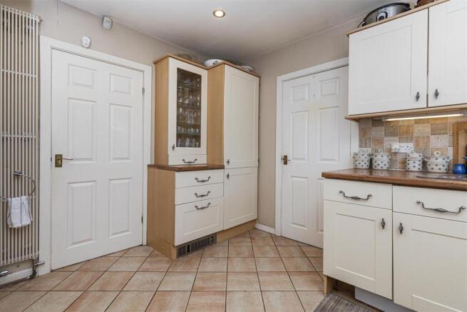 4 bed Detached for sale Image 10