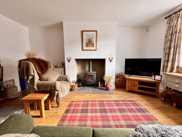 4 bed Semi-Detached for sale Image 8