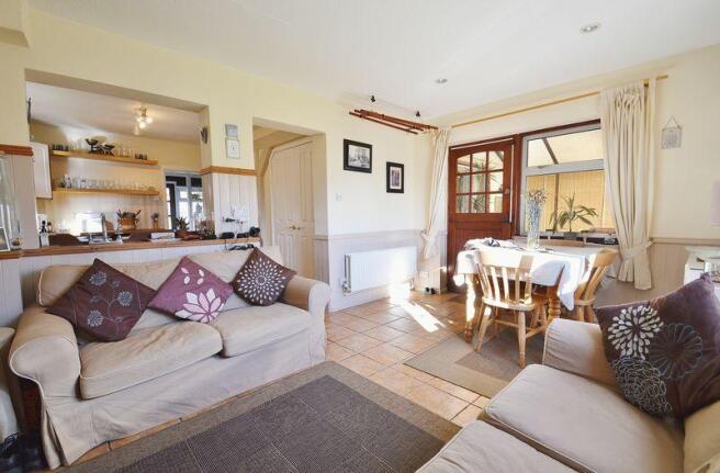 Kitchen/Dining...
