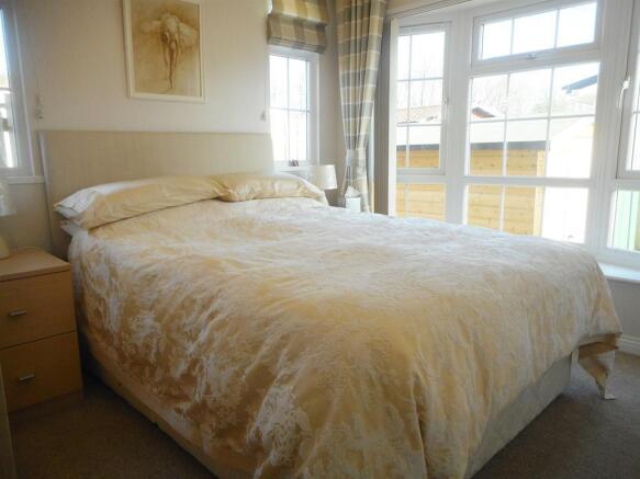 2 bed Park Home for sale Image 12