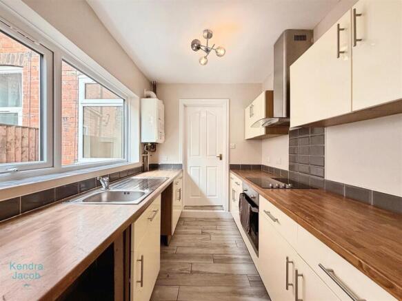 3 bed Terraced for sale Image 6